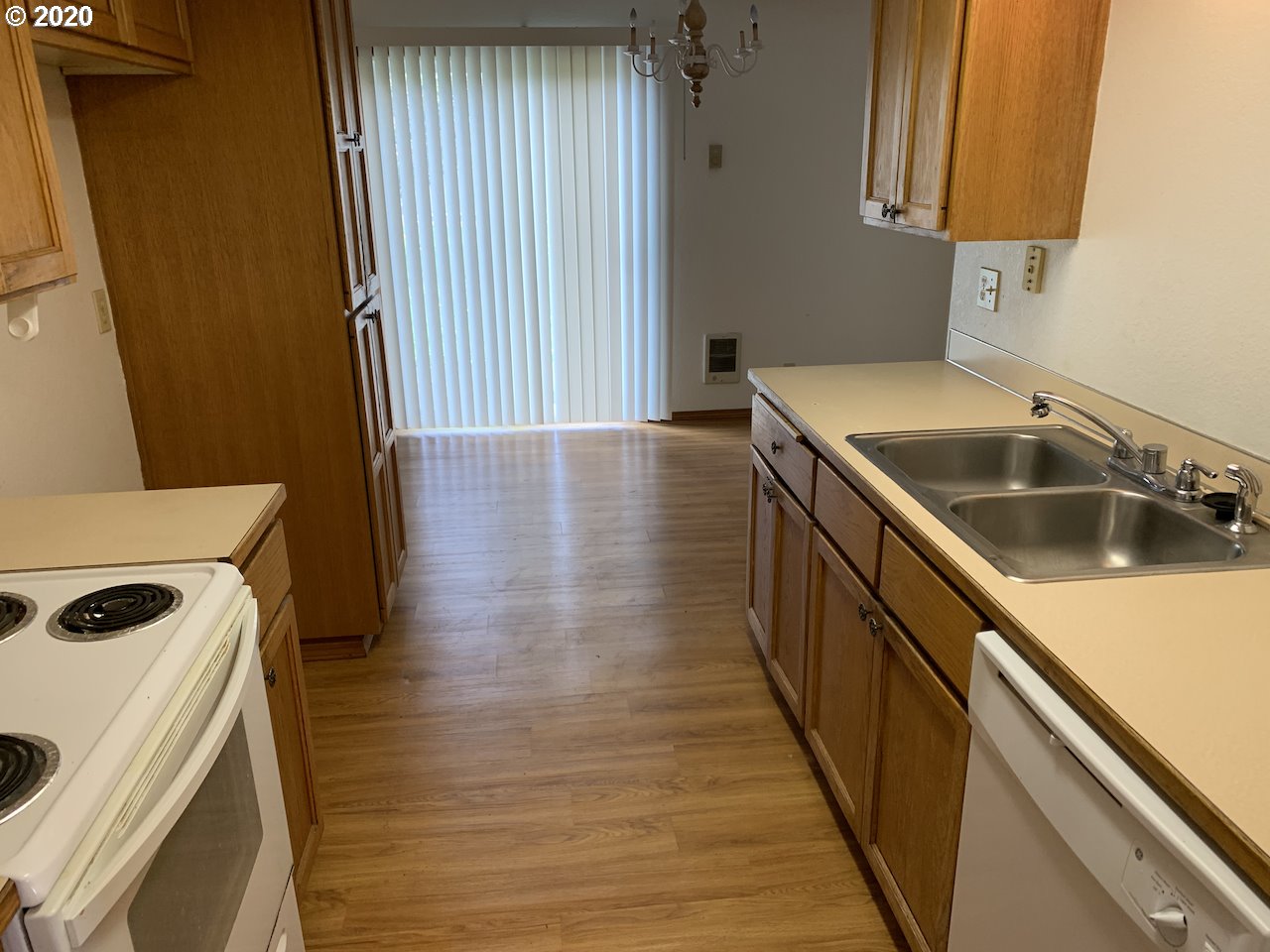 5064 Forsythia Street Springfield, OR 97478 - Photo 2 of 15