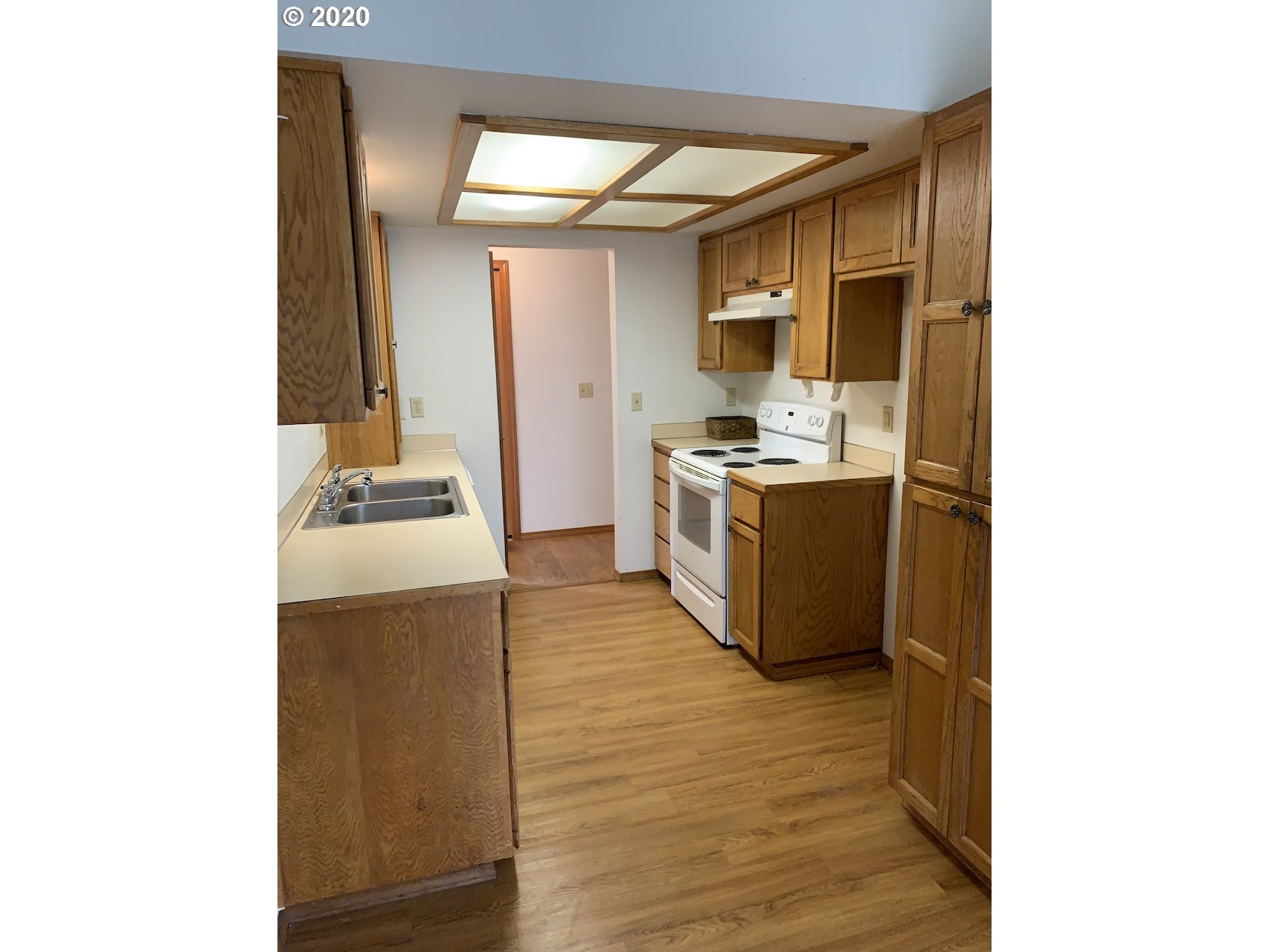 5064 Forsythia Street Springfield, OR 97478 - Photo 4 of 15