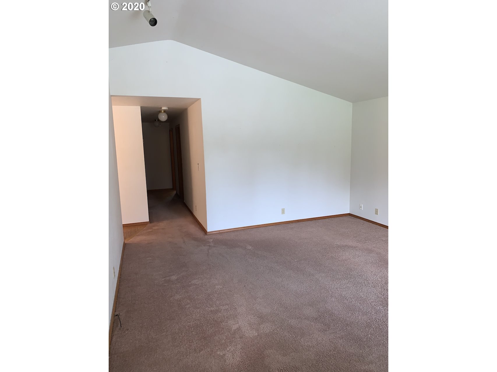 5064 Forsythia Street Springfield, OR 97478 - Photo 6 of 15