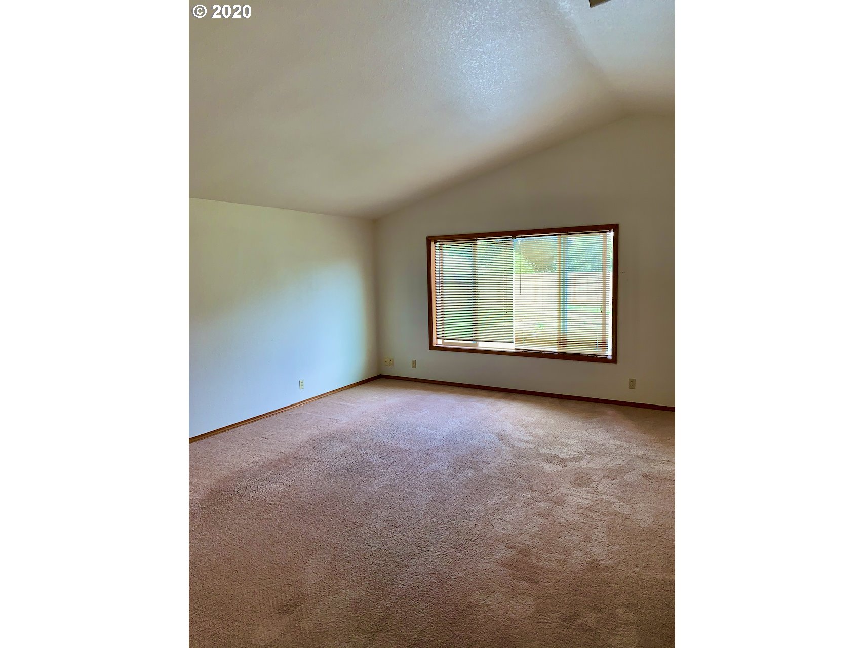 5064 Forsythia Street Springfield, OR 97478 - Photo 7 of 15