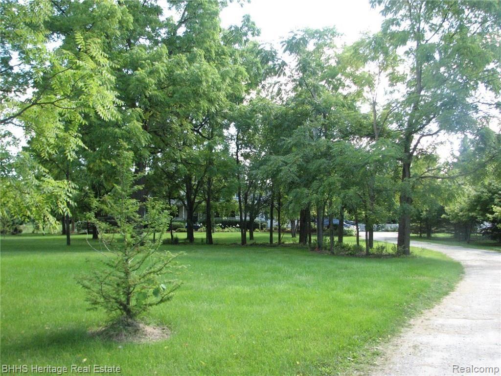 8756 McClements Road Brighton, MI 48114 - Photo 28 of 42 Walnut Grove & Drive