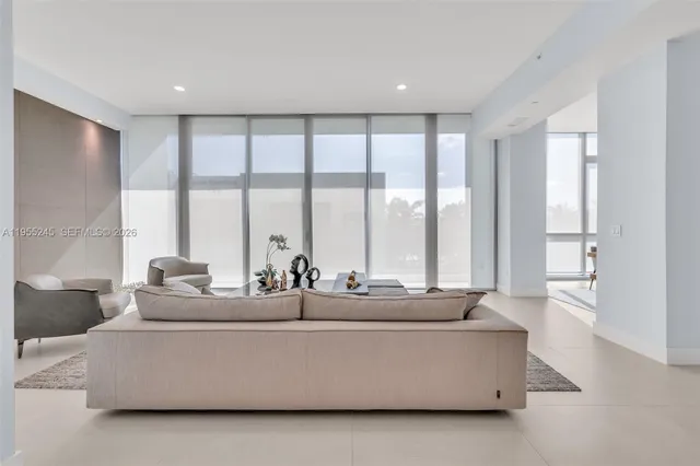 $19,900 | 650 Northeast 32nd Street, Unit BH4, Miami, FL 33137