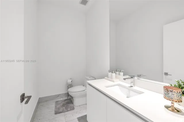 $19,900 | 650 Northeast 32nd Street, Unit BH4, Miami, FL 33137