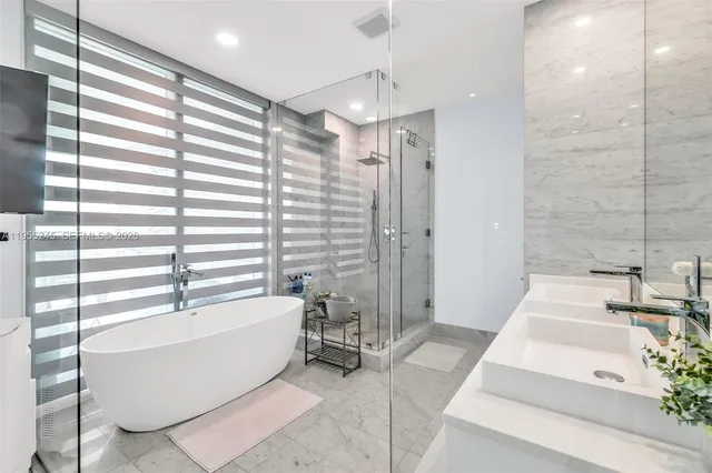 $19,900 | 650 Northeast 32nd Street, Unit BH4, Miami, FL 33137