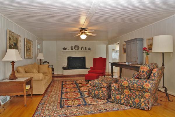 6288 Smith Mountain Road Penhook, VA 24137 - Photo 11 of 22 Living room