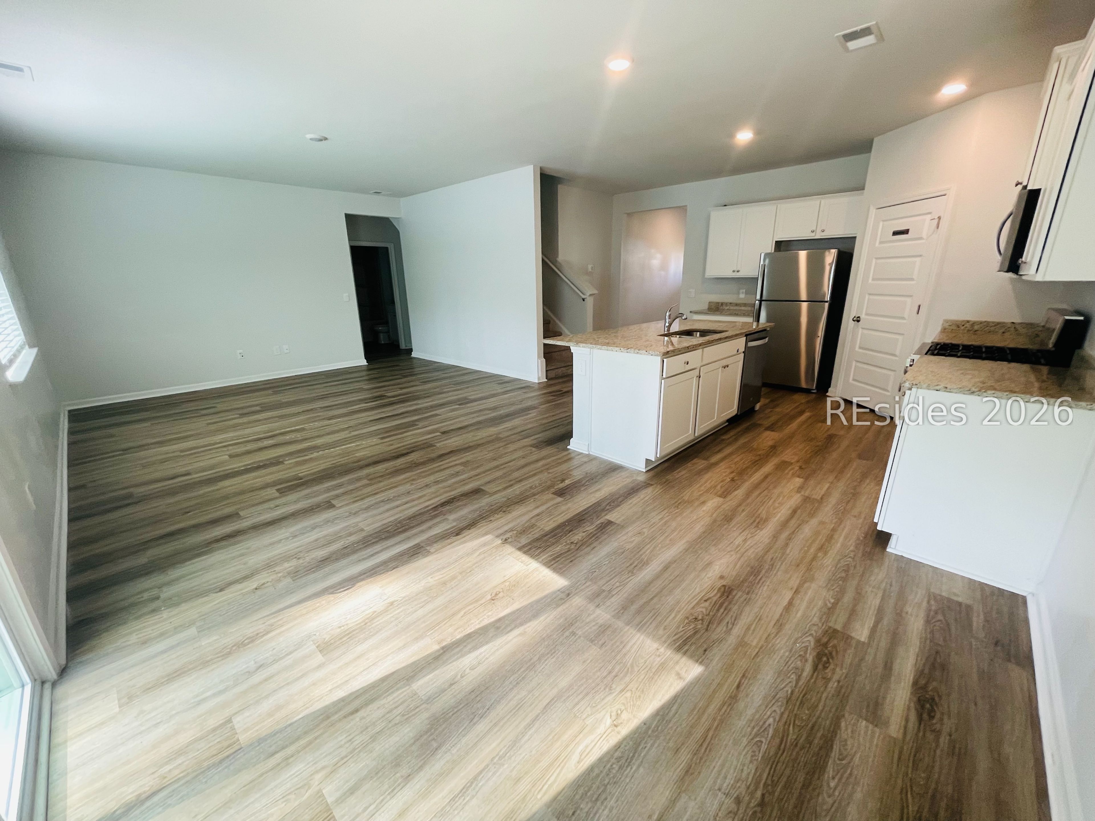 120 Hiatus Court Ridgeland, SC 29936 - Photo 11 of 39 Open Floor- Kitchen & Dining area