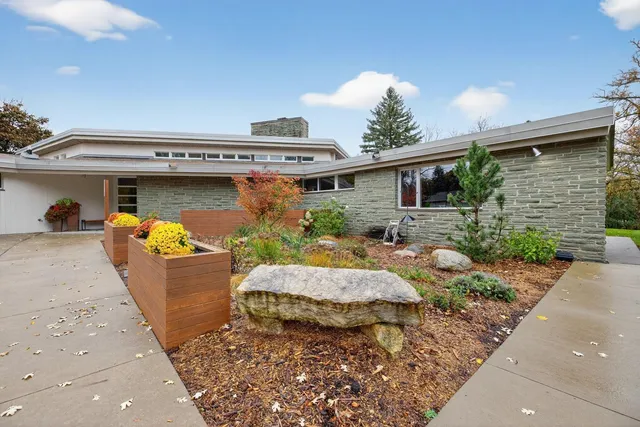 $1,500,000 | 5650 Weatherhill Road Southwest, Rochester, MN 55902