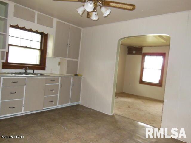 900 West 3rd Street Flora, IL 62839 - Photo 6 of 48 Gallery Image 6