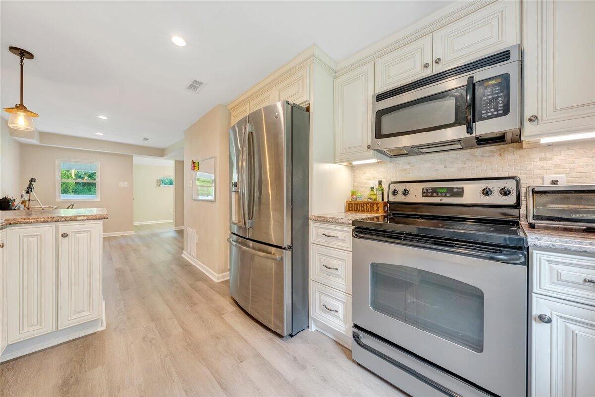 1304 Healing Springs Road Blue Ridge, VA 24064 - Photo 11 of 29 Kitchen