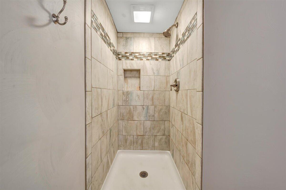1304 Healing Springs Road Blue Ridge, VA 24064 - Photo 8 of 29 Full Bath Entry