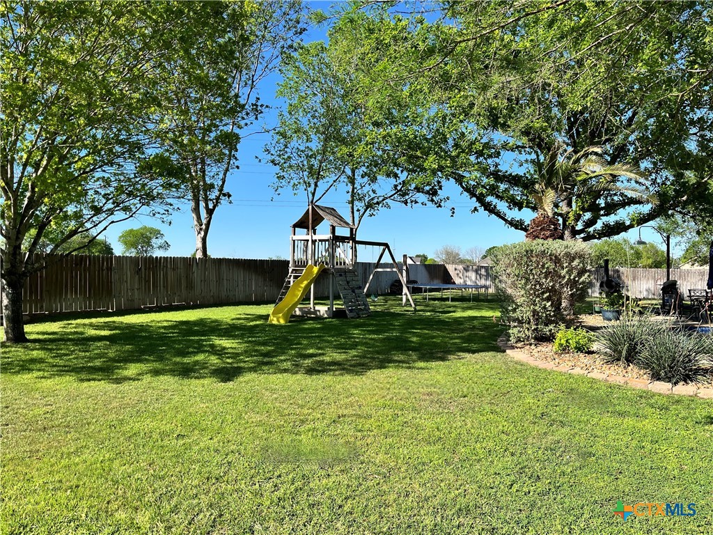 256 Las Brisas Boulevard Seguin, TX 78155 - Photo 22 of 25