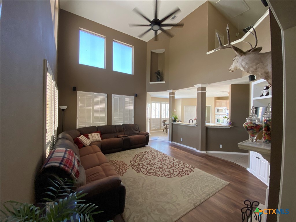 256 Las Brisas Boulevard Seguin, TX 78155 - Photo 4 of 25