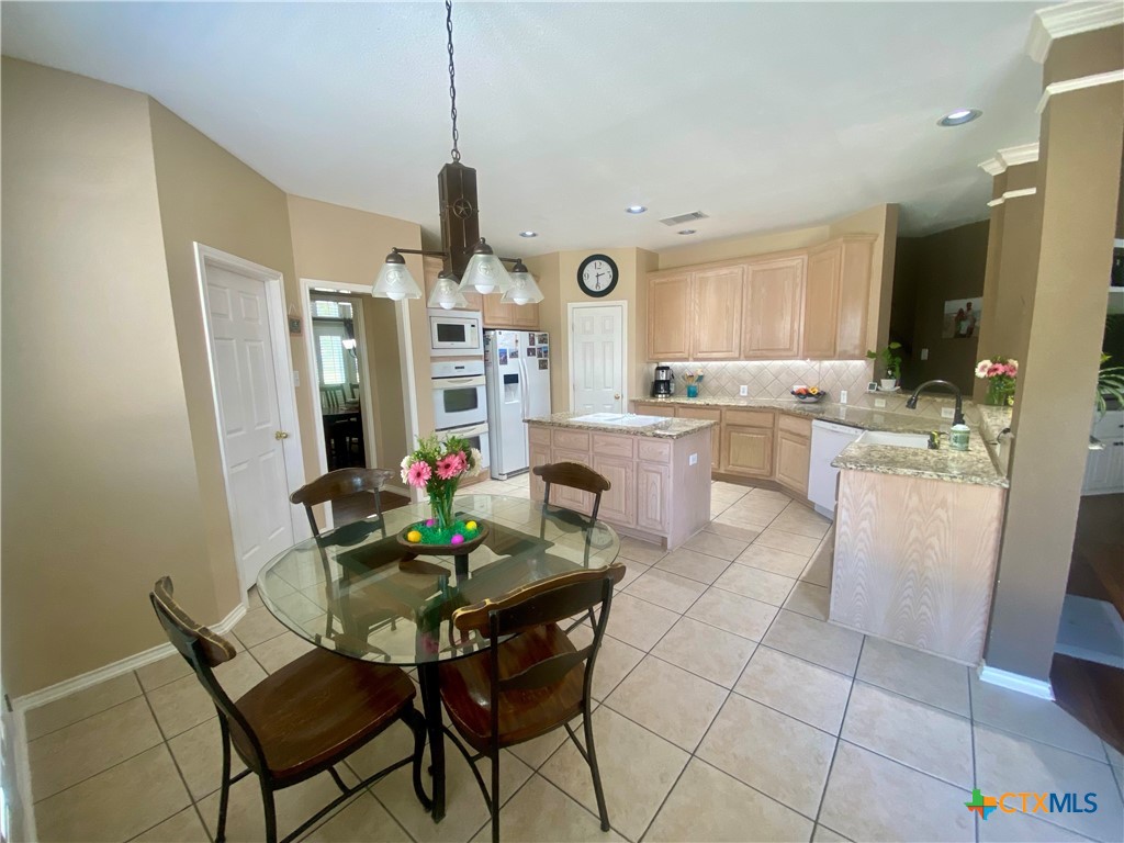 256 Las Brisas Boulevard Seguin, TX 78155 - Photo 6 of 25