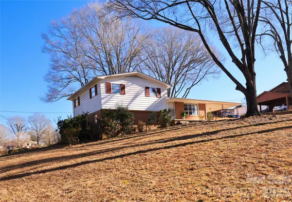 $269,900 | 1521 19th Street Southwest, Hickory, NC 28602