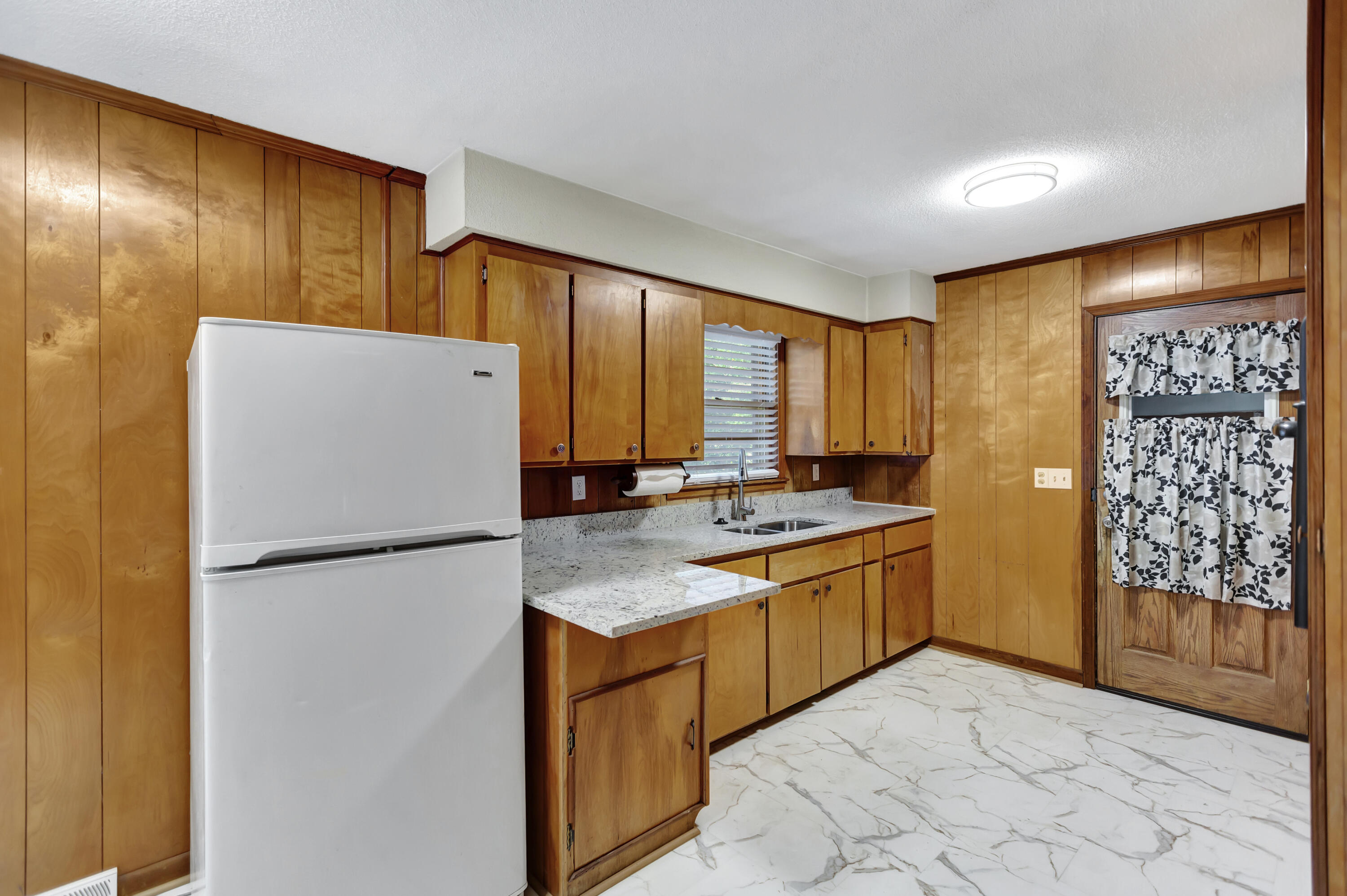 102 Claudia Drive Ladson, SC 29456 - Photo 5 of 24 296A1584