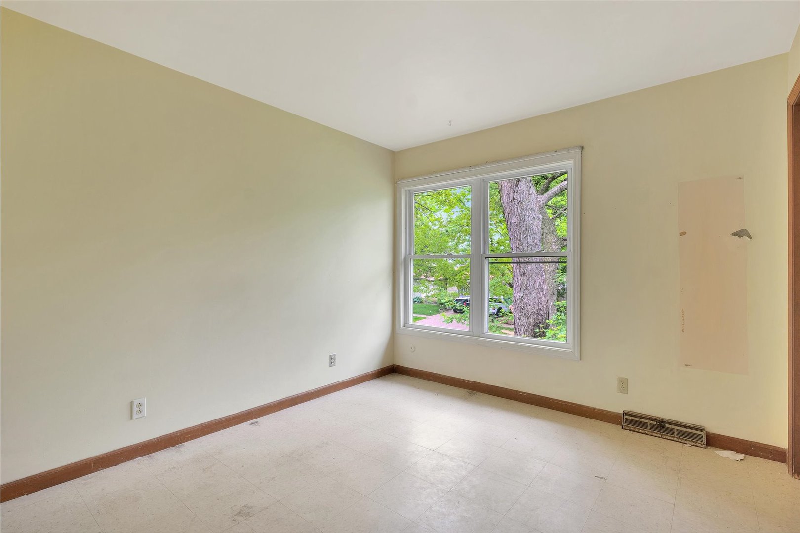 1705 Georgetown Drive Champaign, IL 61821 - Photo 32 of 44 an empty room with a window