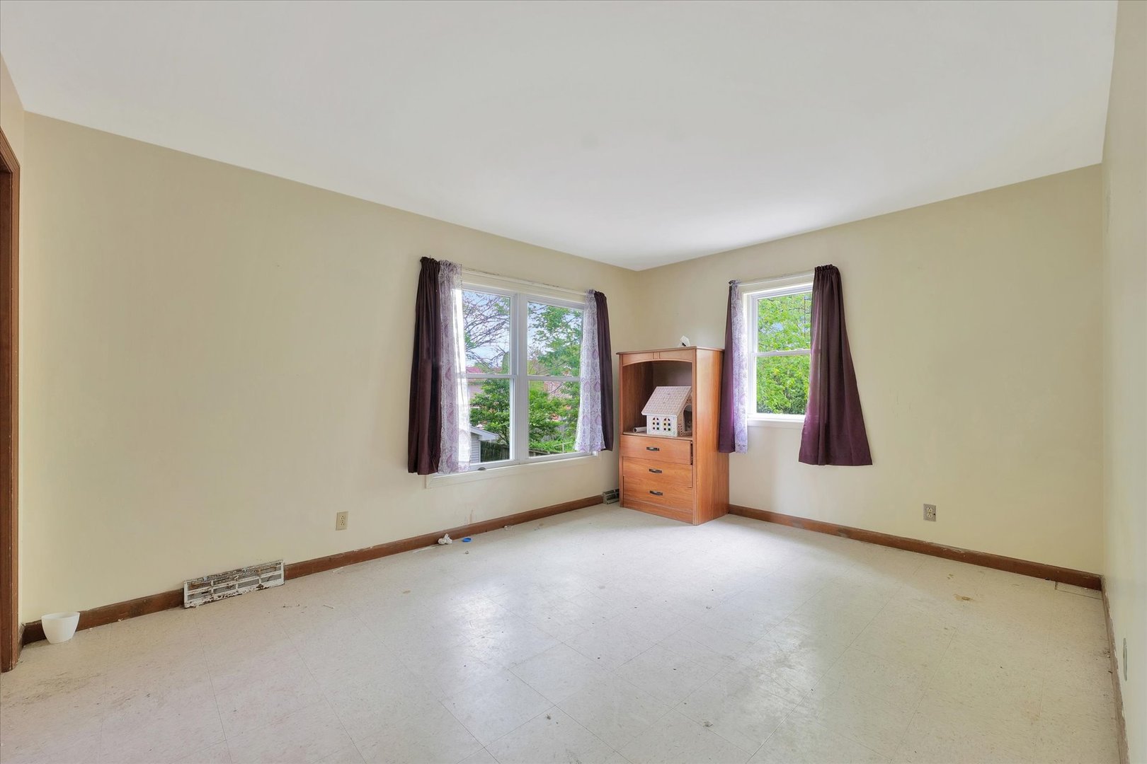 1705 Georgetown Drive Champaign, IL 61821 - Photo 34 of 44 an empty room with windows