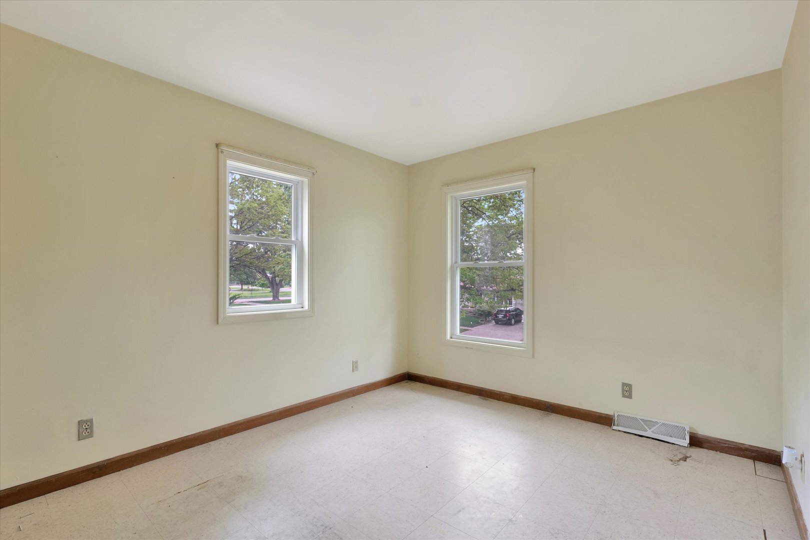 1705 Georgetown Drive Champaign, IL 61821 - Photo 36 of 44 an empty room with a window