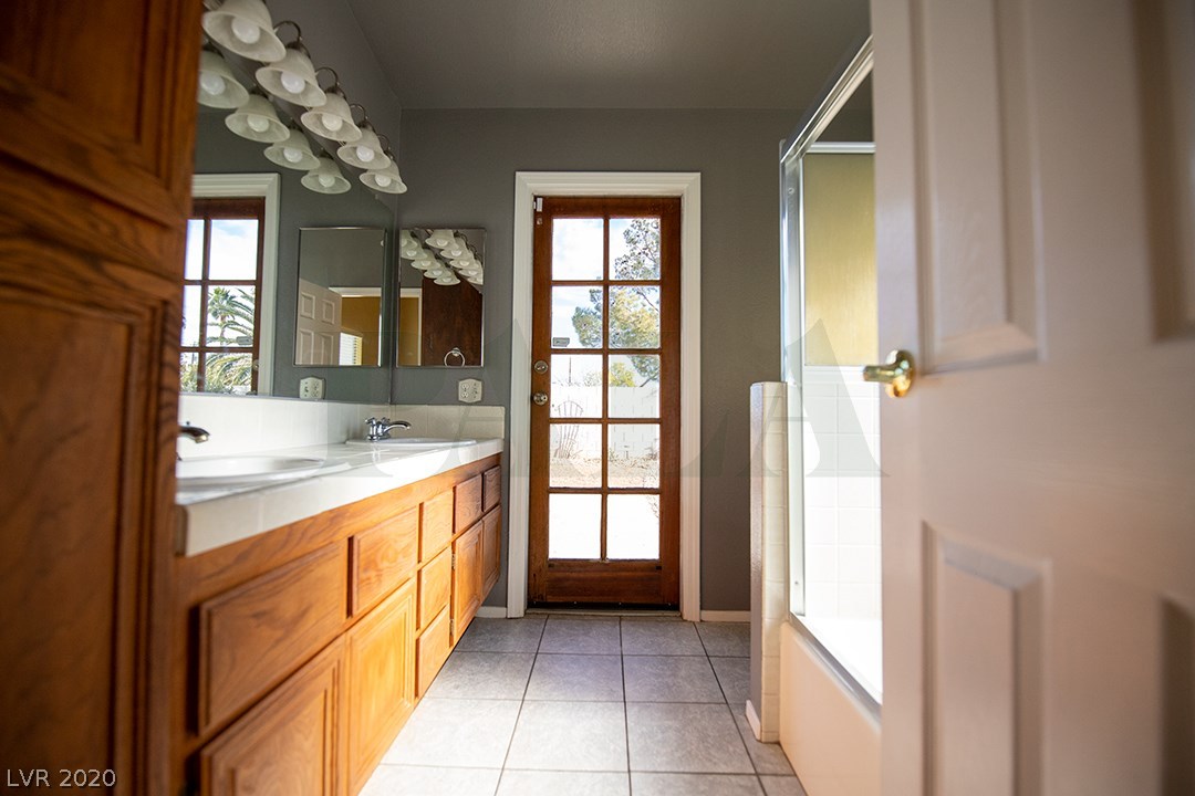 3605 North Solitude Road Las Vegas, NV 89108 - Photo 8 of 28 Gallery Image 8