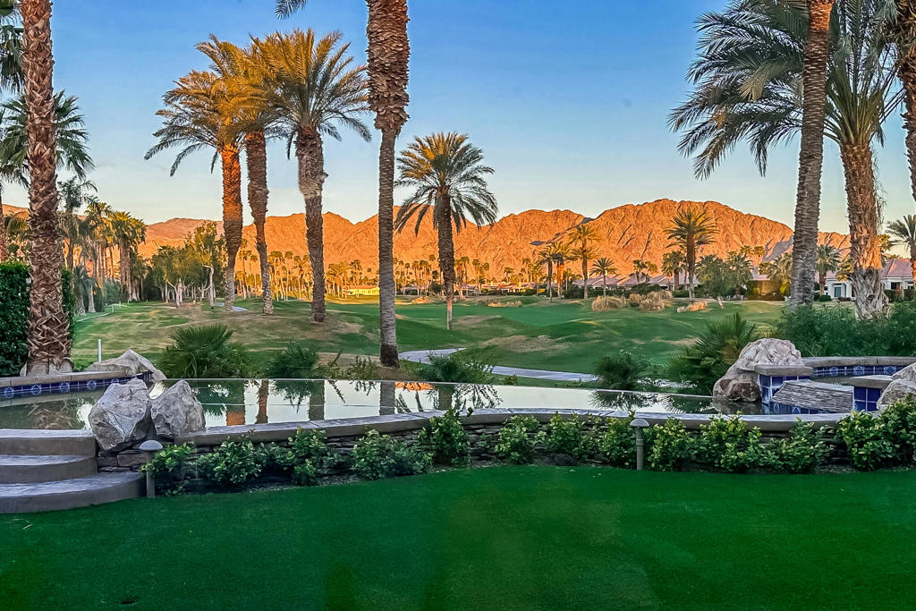 56495 Mountain La La Quinta, CA 92253 - Photo 18 of 56 a view of a garden with a house