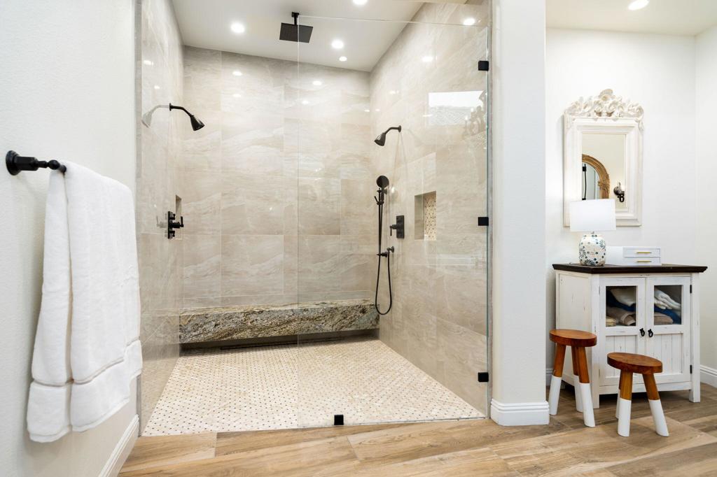 56495 Mountain La La Quinta, CA 92253 - Photo 44 of 56 a bathroom with a shower and a mirror