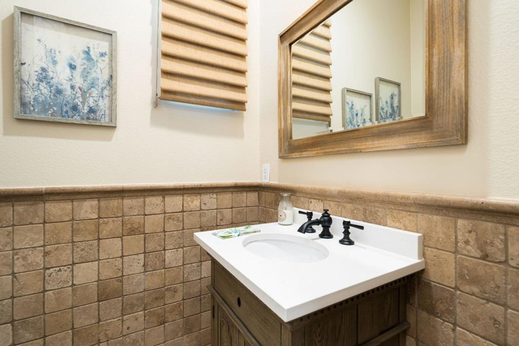 56495 Mountain La La Quinta, CA 92253 - Photo 50 of 56 a bathroom with a sink and a mirror