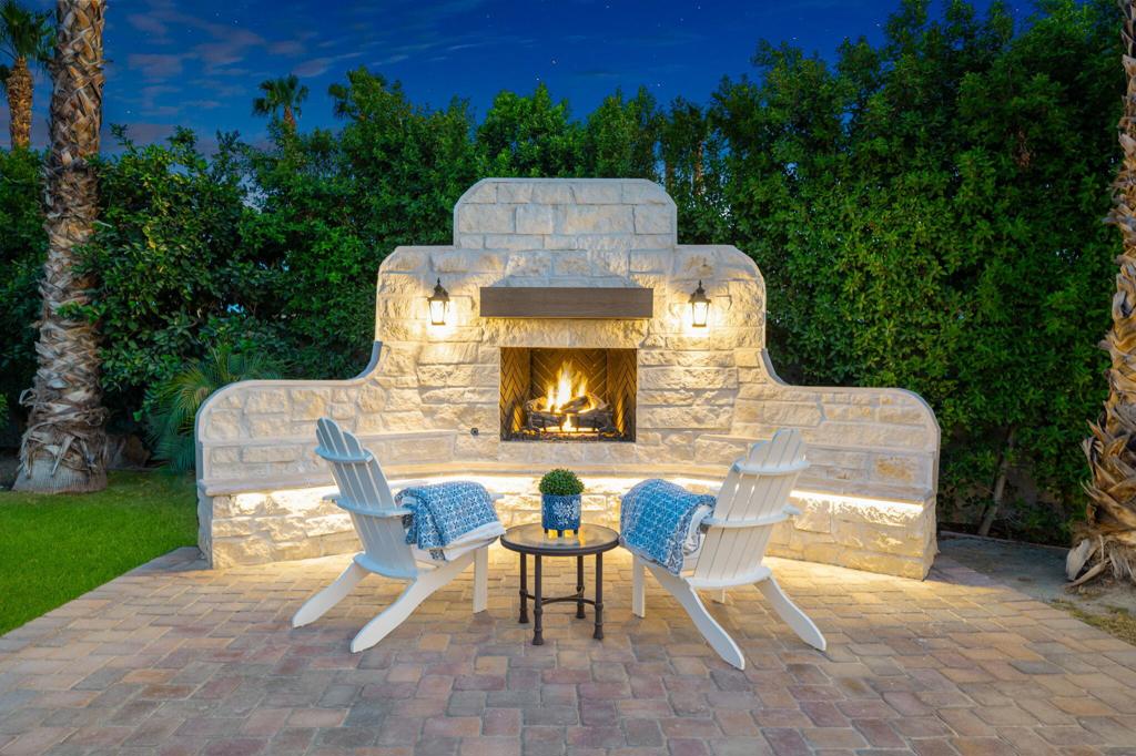 56495 Mountain La La Quinta, CA 92253 - Photo 10 of 56 a front view of a house with garden