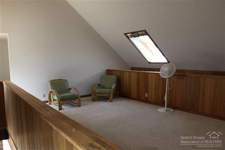 66275 Gerking Market Road Bend, OR 97703 - Photo 15 of 25 Masterbedroom loft