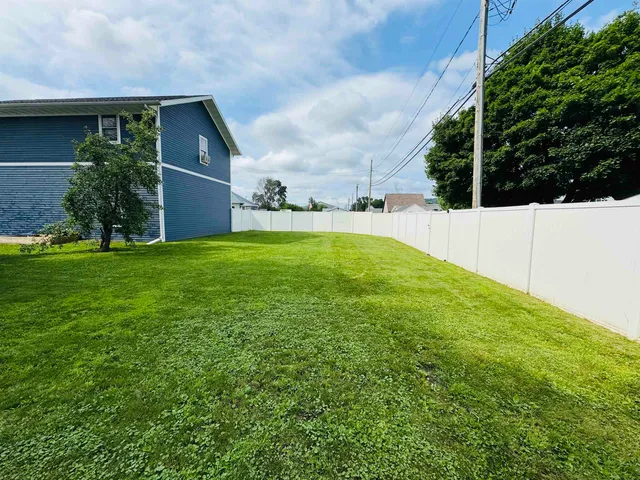 $284,000 | 400 South Marquette Road, Prairie du Chien, WI 53821