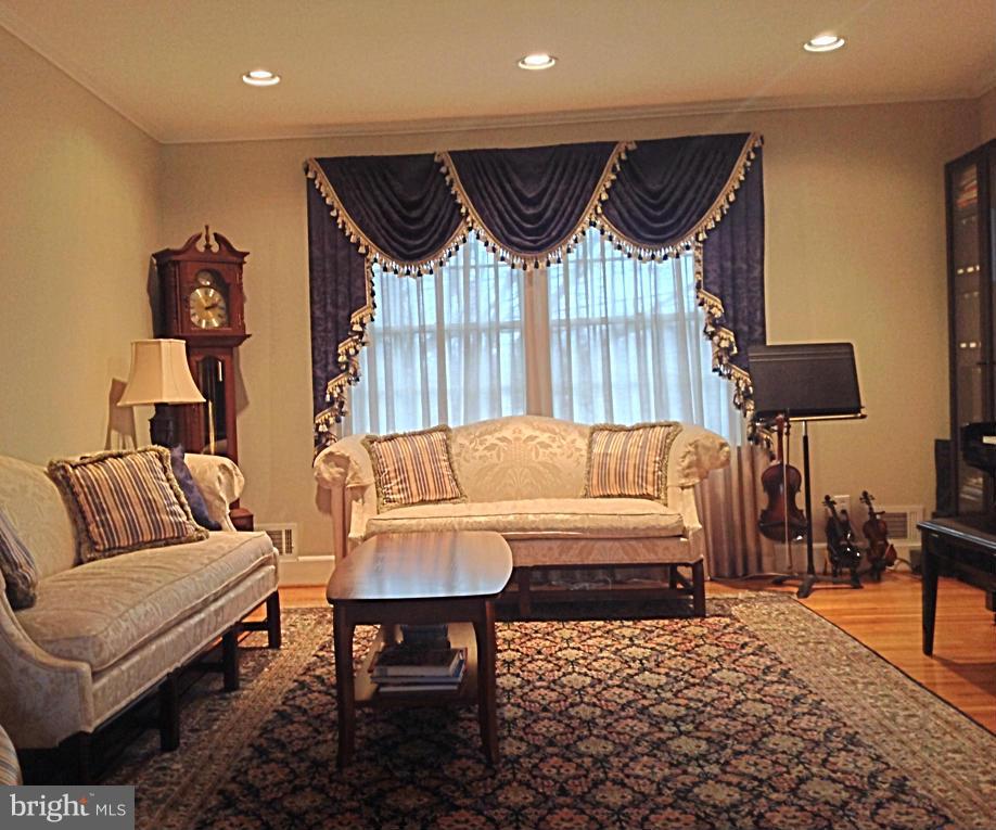 15805 Kerr Road Laurel, MD 20707 - Photo 5 of 25 Living Room