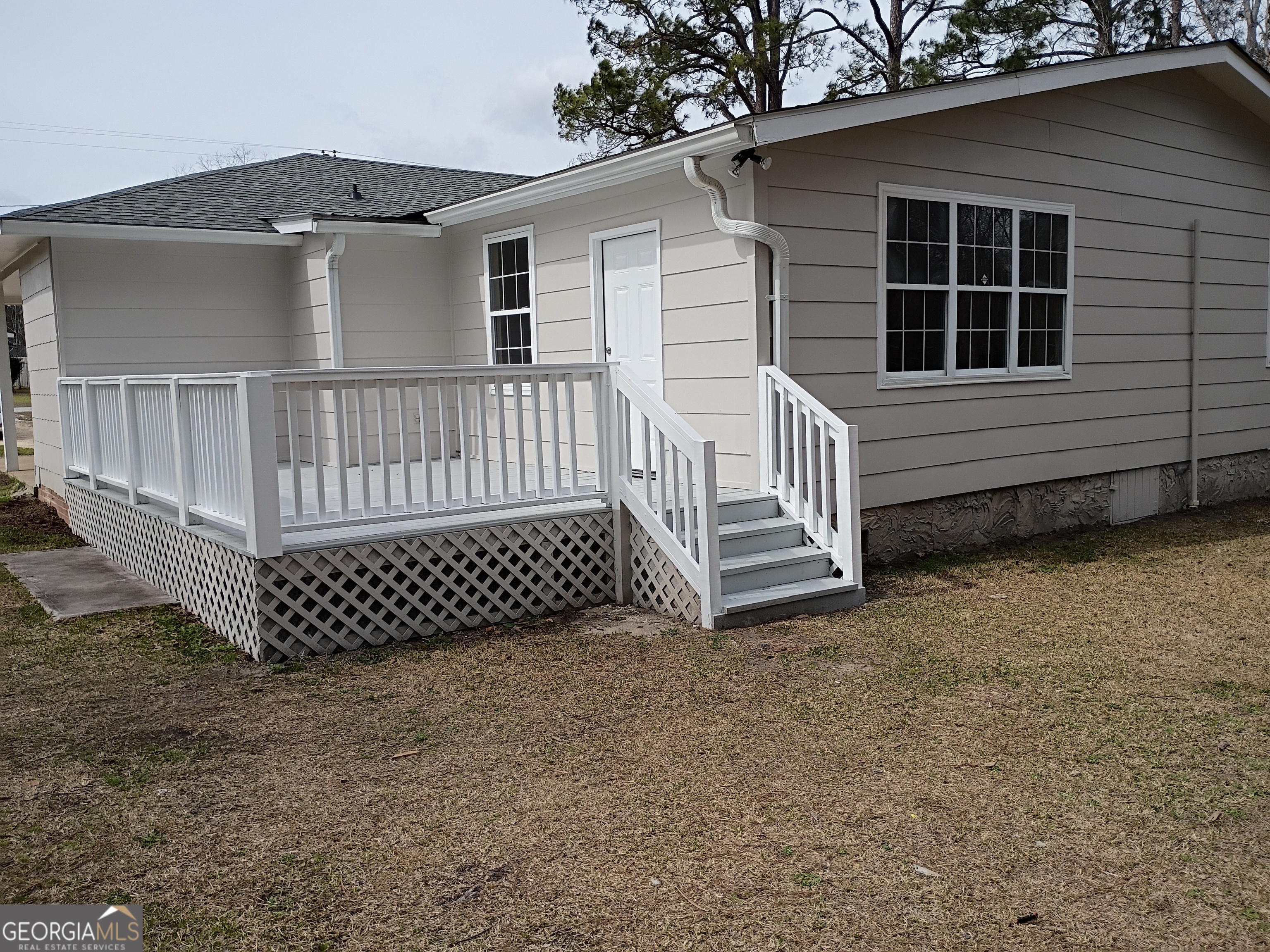 624 Thompson Road Swainsboro, GA 30401 - Photo 18 of 20 a view of a house with a deck