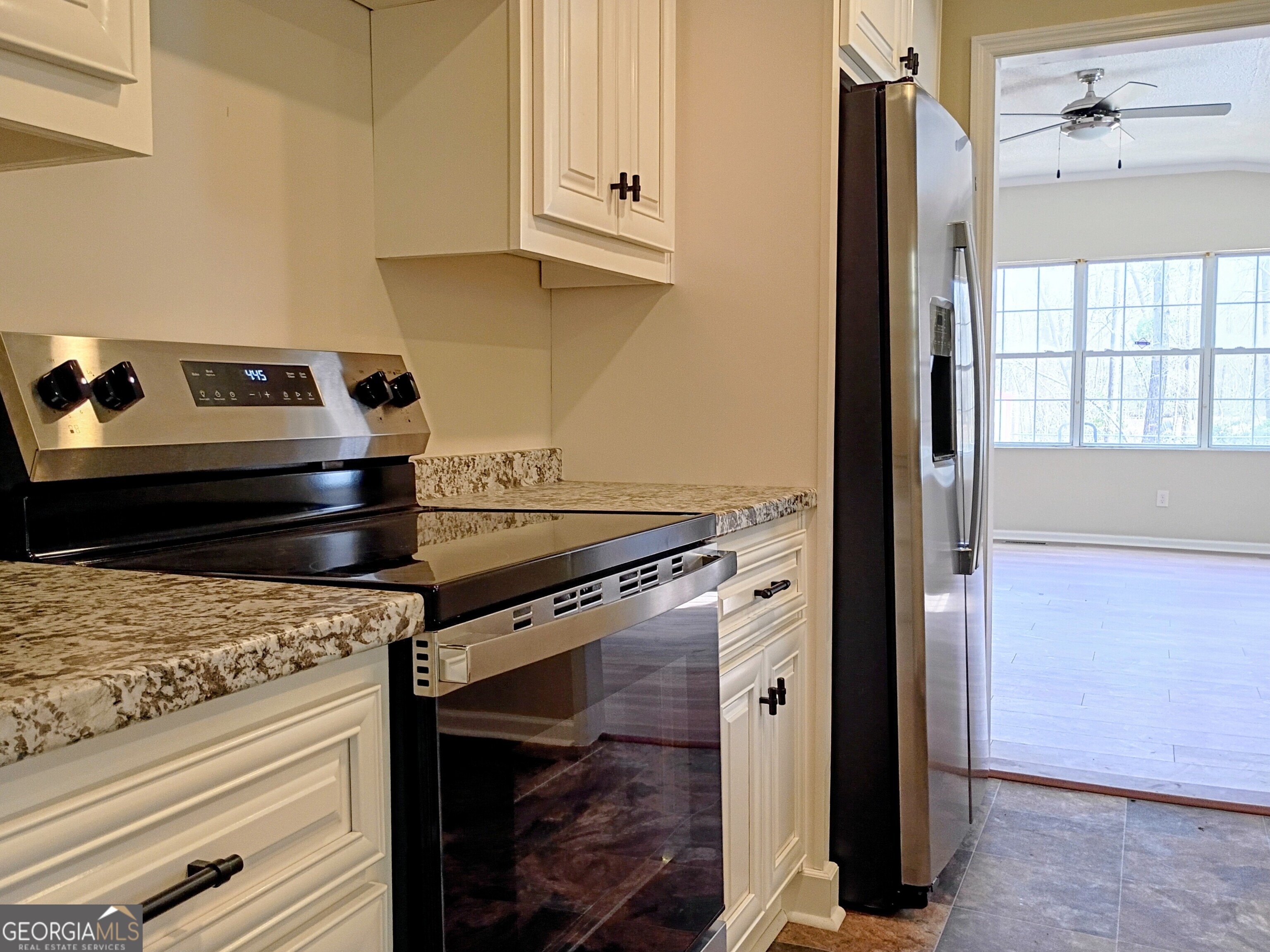 624 Thompson Road Swainsboro, GA 30401 - Photo 4 of 20 a kitchen with a stove and a refrigerator