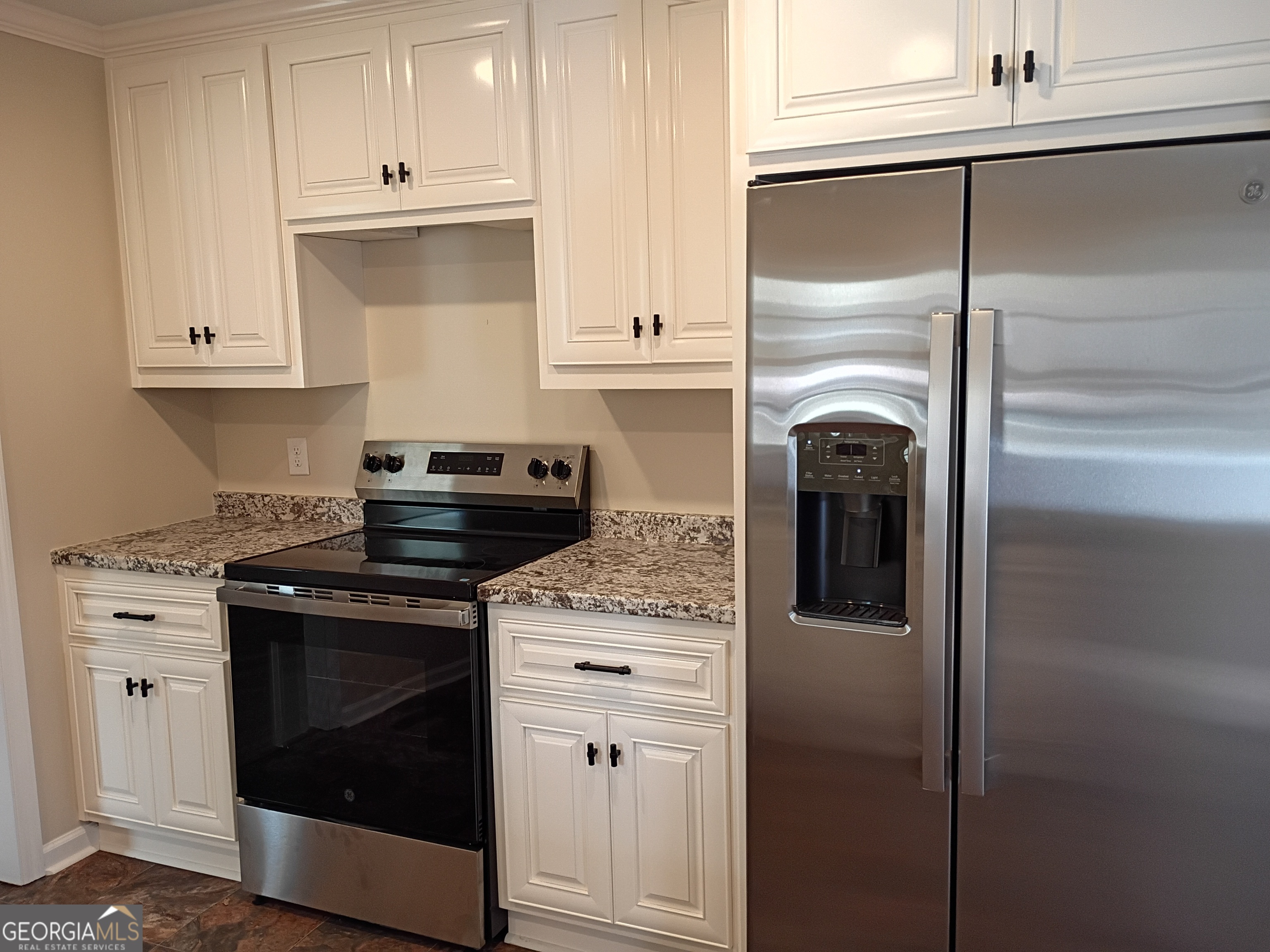 624 Thompson Road Swainsboro, GA 30401 - Photo 6 of 20 a kitchen with cabinets and a stove top oven