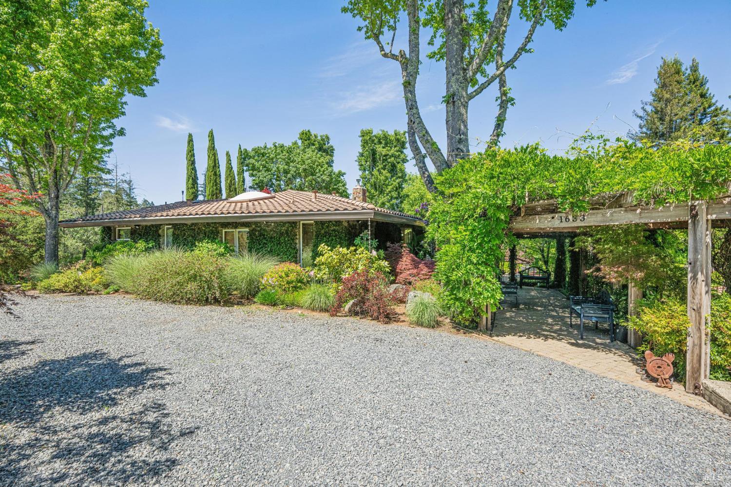 1633 Dry Creek Road Healdsburg, CA 95448 - Photo 3 of 64