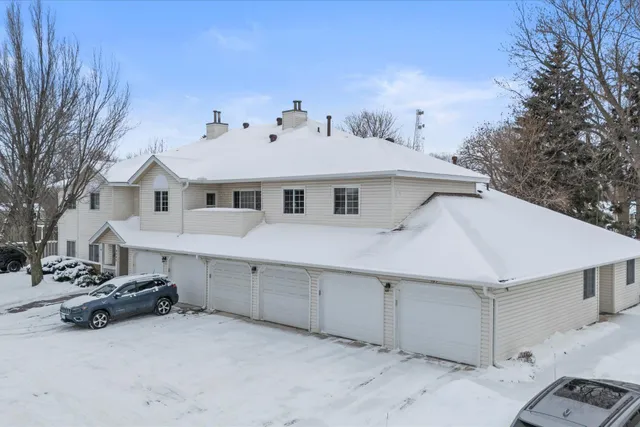 $195,900 | 4040 Maureen Drive Northeast, Unit 202, Columbia Heights, MN 55421