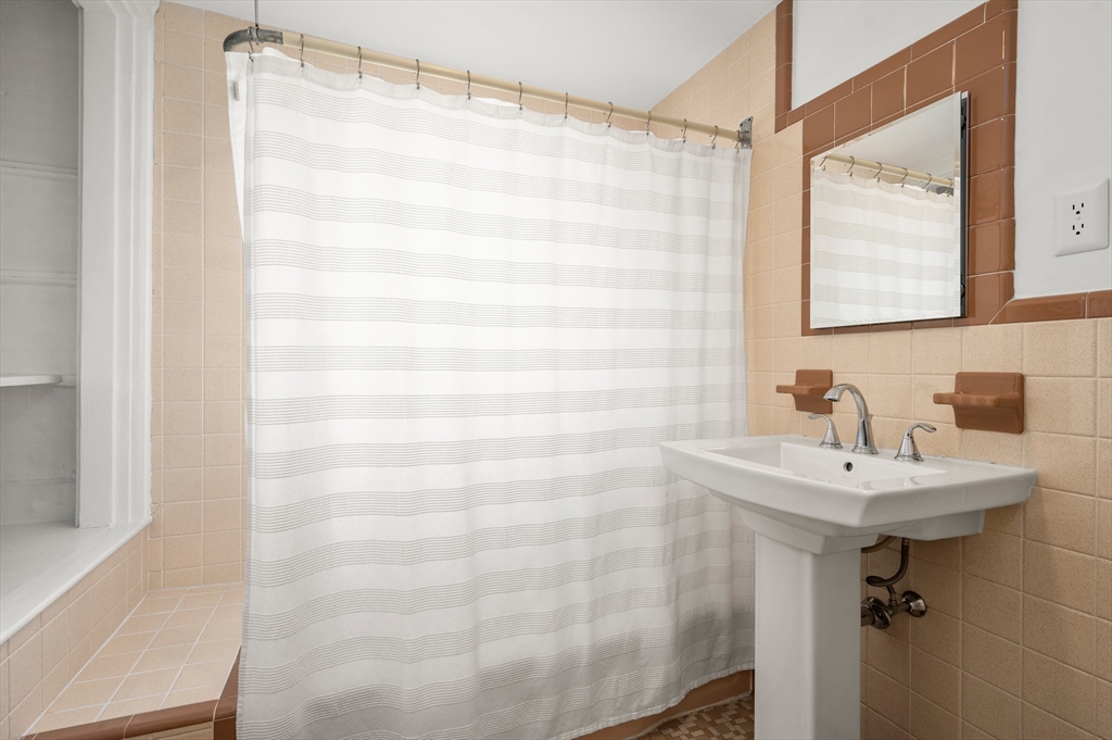 85 Sunset Road Arlington, MA 02474 - Photo 27 of 39 Gallery Image 27
