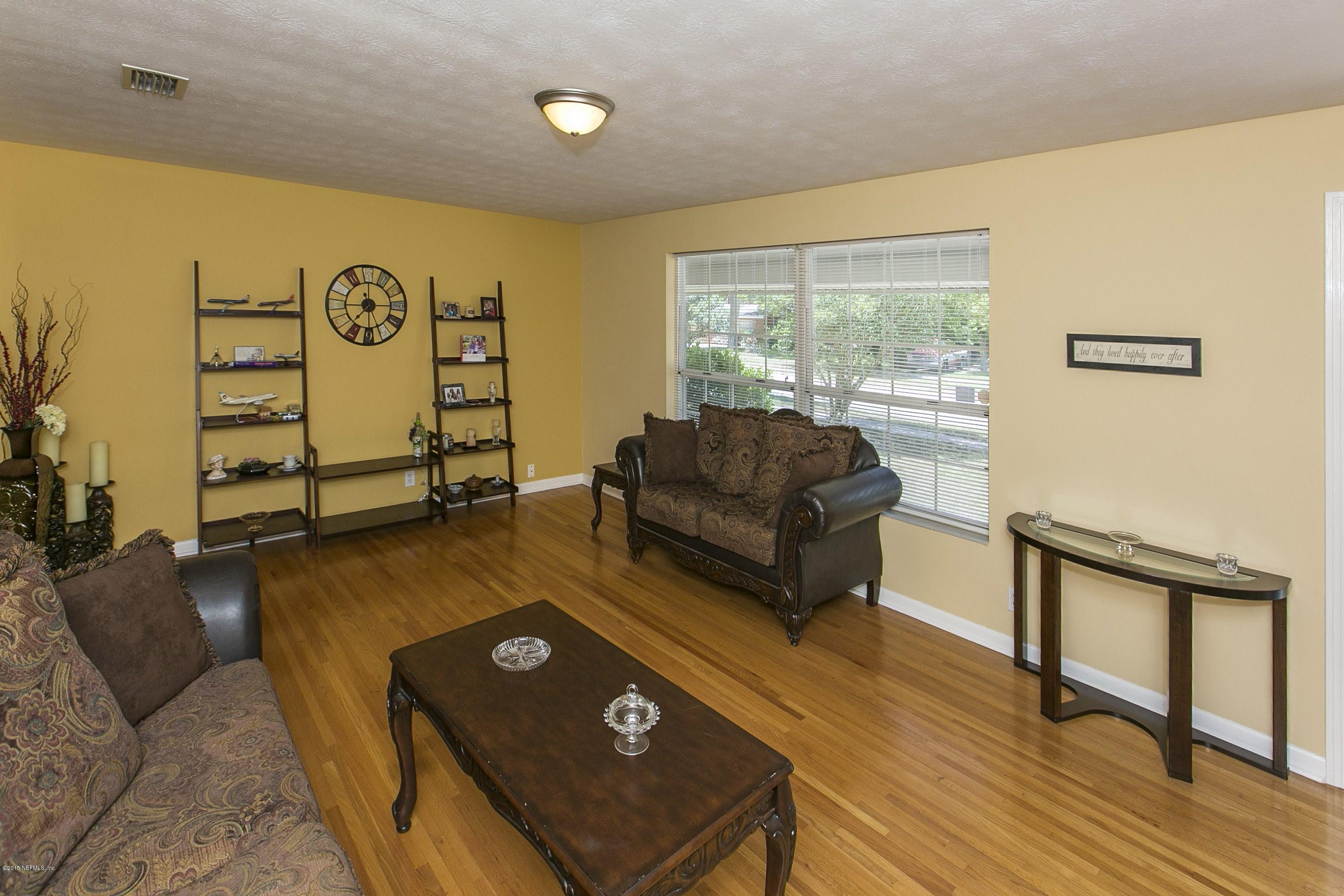 1905 Samontee Road Jacksonville, FL 32211 - Photo 2 of 19 Living Room