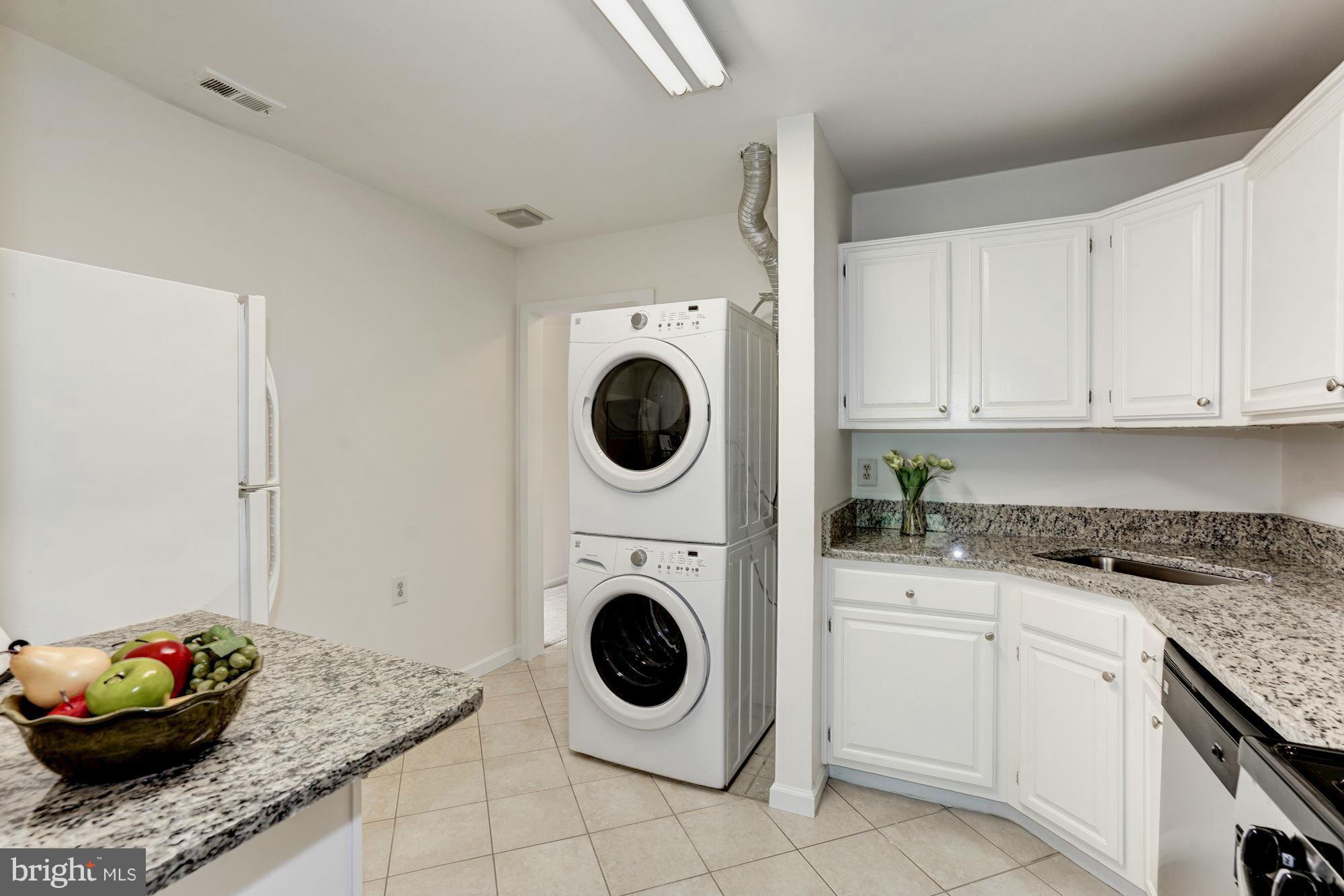 1429 Northgate Square, Unit 32B Reston, VA 20190 - Photo 5 of 29 Kitchen