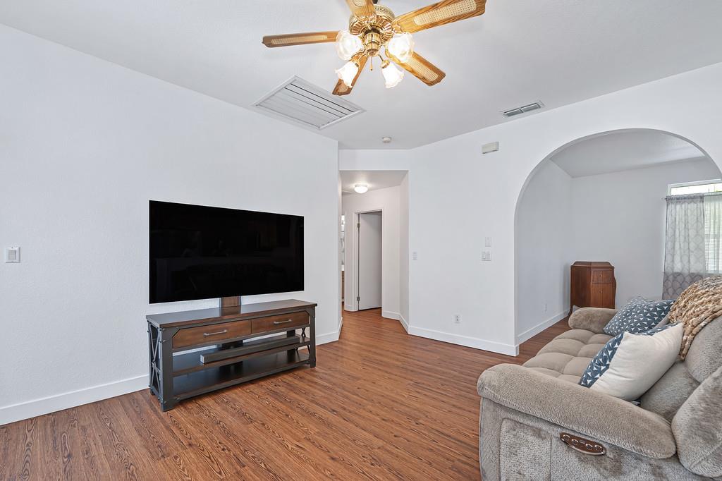 520 Harling Court Rio Linda, CA 95673 - Photo 8 of 32