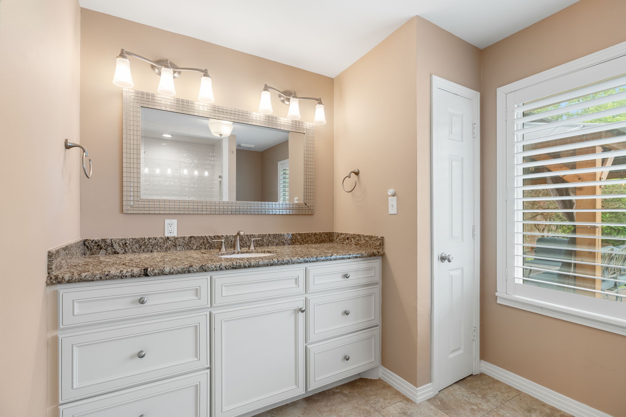 1115 Woodhill Road Houston, TX 77008 - Photo 12 of 29 Primary has large vanity, granite counters and linen closet Notice the natural light too!