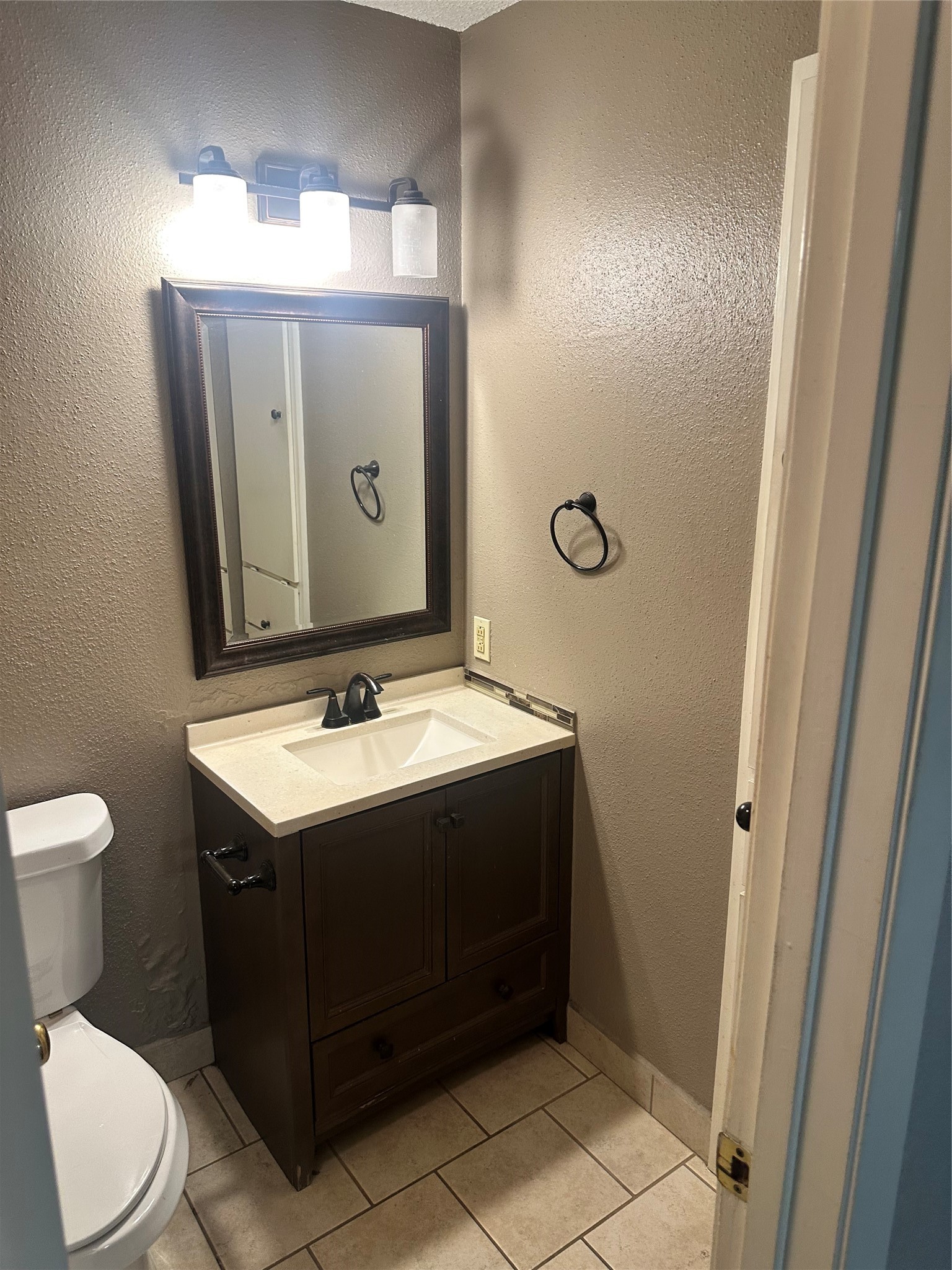 3662 Ocee Street Houston, TX 77063 - Photo 12 of 15 Master Bathroom