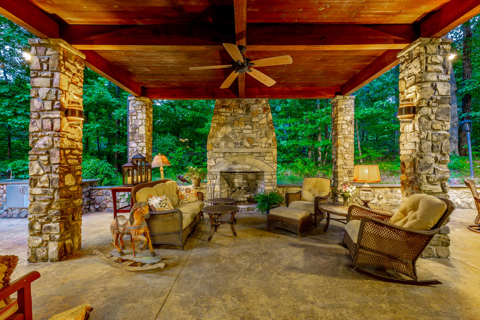 5105 Chestnut Avenue TWILIGHT HD-23