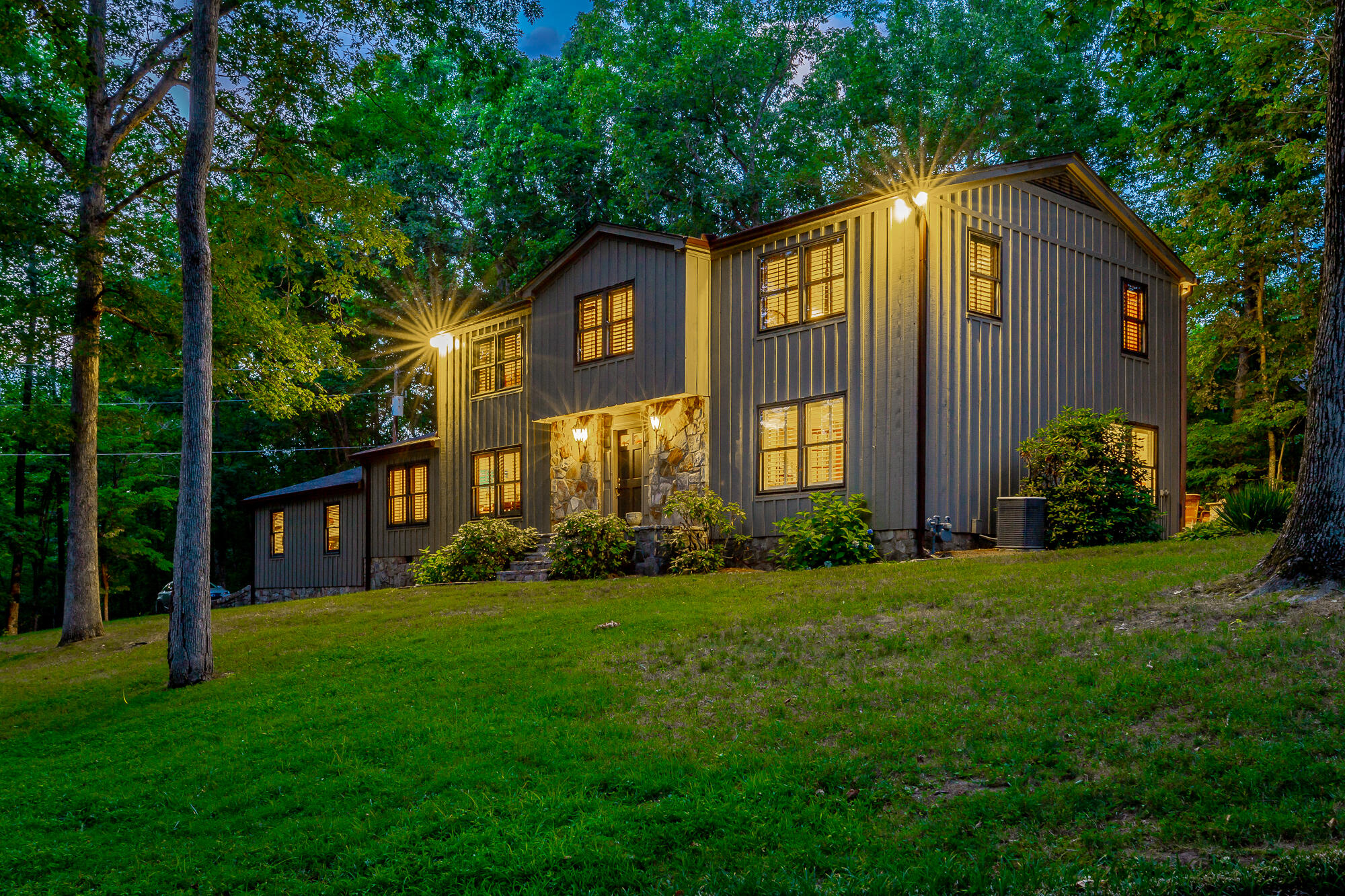 5105 Chestnut Avenue Signal Mountain, TN 37377 - Photo 2 of 50 5105 Chestnut Avenue TWILIGHT HD-36