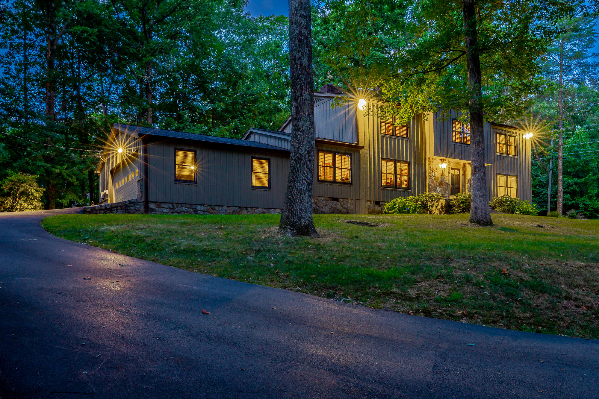 5105 Chestnut Avenue Signal Mountain, TN 37377 - Photo 3 of 50 5105 Chestnut Avenue TWILIGHT HD-37