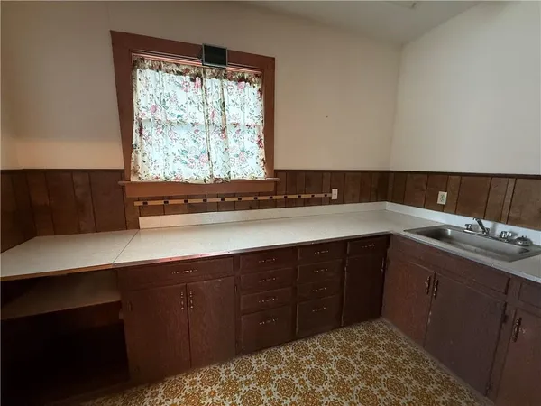 $160,000 | 1019 Kansas Avenue, Atchison, KS 66002
