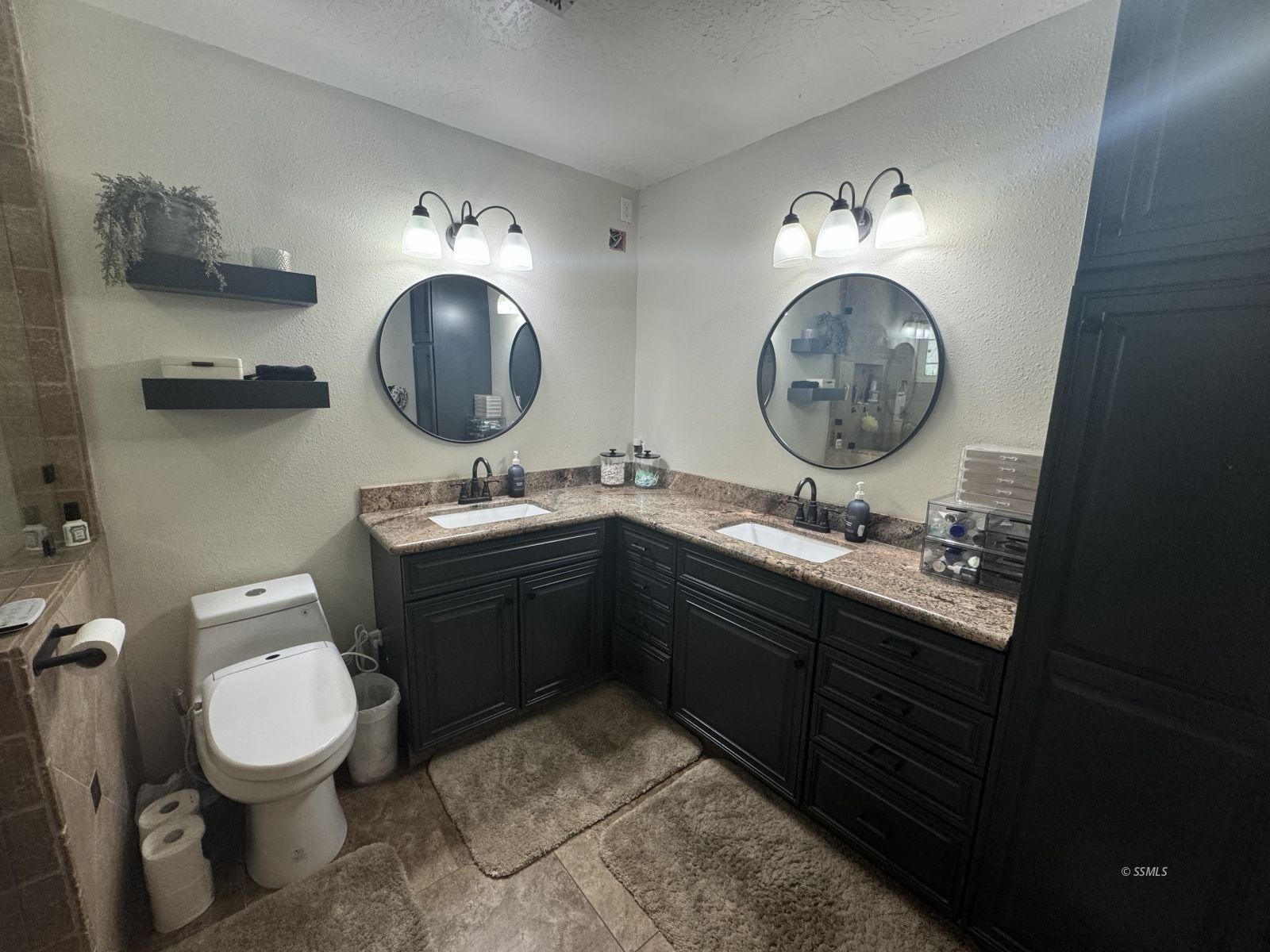 1024 Las Cruces Avenue Ridgecrest, CA 93555 - Photo 22 of 37 a bathroom with a toilet sink and mirror
