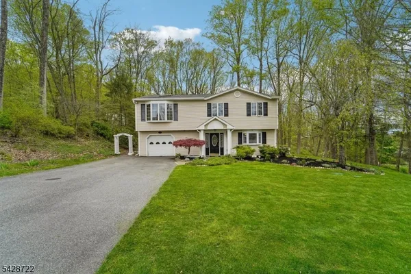$520,000 | 42 Scenic Drive, Andover, NJ 07821