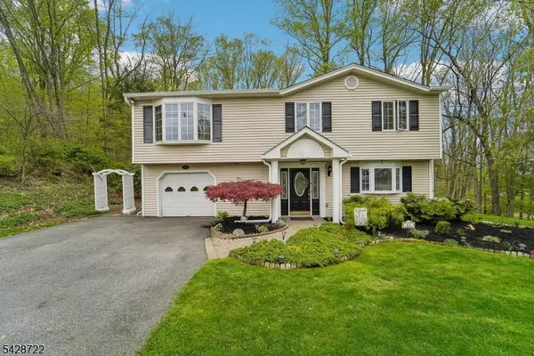 $520,000 | 42 Scenic Drive, Andover, NJ 07821