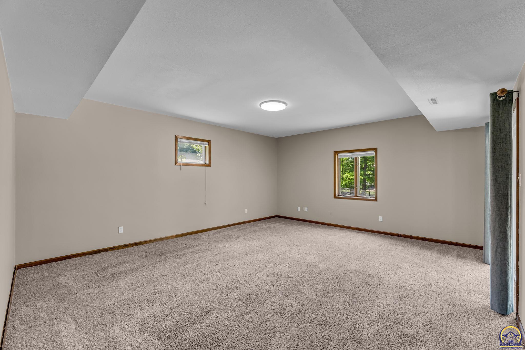 3725 Southwest Kings Forest Road Topeka, KS 66610 - Photo 32 of 52