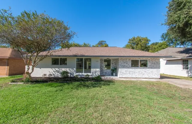 $389,000 | 4309 Costa Rica Road, Houston, TX 77092